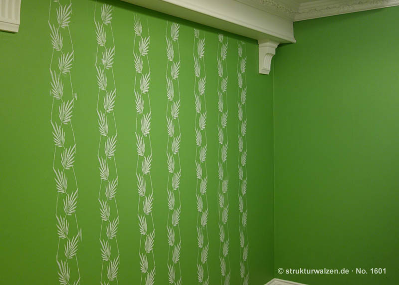 Musterwalze 1601 - Palmblätter in weiss auf grüner Wand